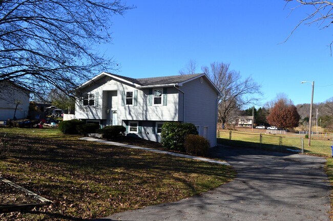 Photo - 728 Pleasant Valley Rd