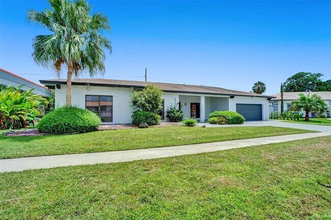 Photo - 16610 Royal Poinciana Ct House