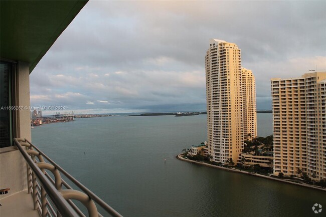 Building Photo - 325 S Biscayne Blvd Unit 2321 Rental