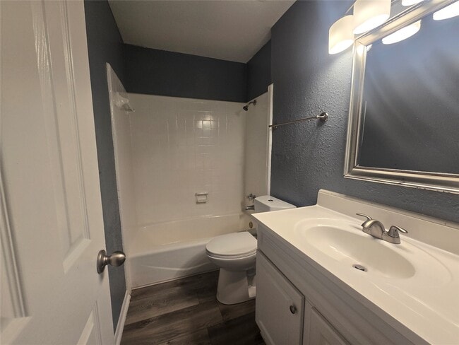 Photo - 2311 71st St Unidad 207