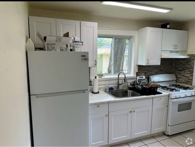 Building Photo - 27 Hillside Ave Rental