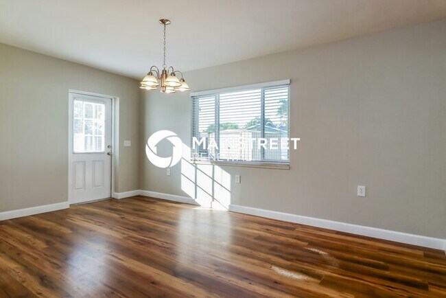 Photo - 3 Bedroom Pet-Friendly Home in St. Petersburg, FL with Main Street Renewal