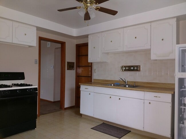 Photo - 6125 Ridge Rd.