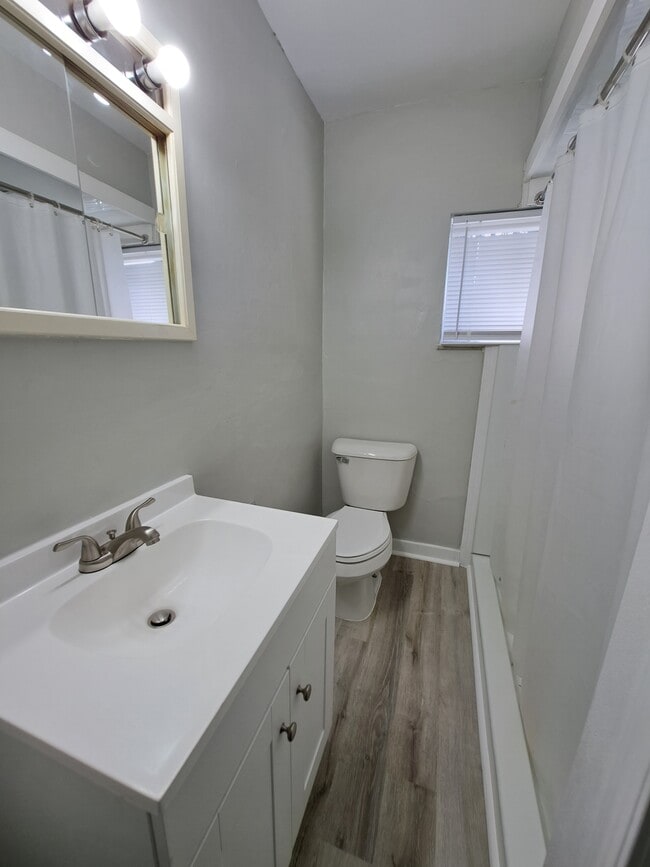 Photo - 1049 Nelson Ave