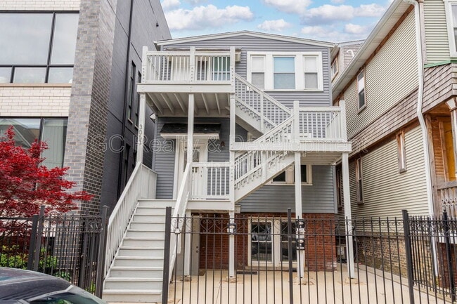 Building Photo - 3053 W Lyndale St Unit 2