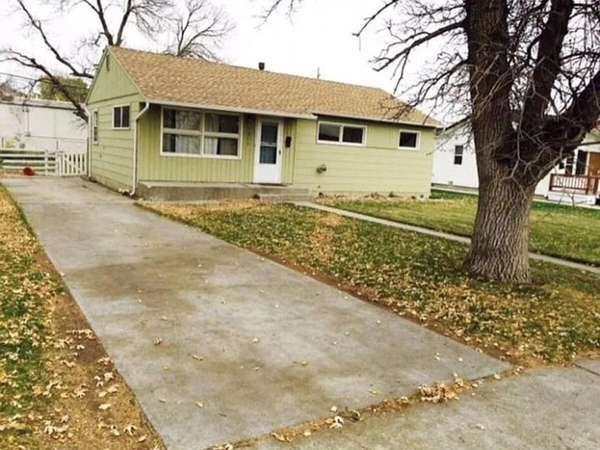 Affordable 3 Bedroom Home with Fenced Yard & Storage Space - Affordable 3 Bedroom Home with Fenced Yard & Storage Space