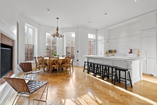 Photo - 15 Regent Cir