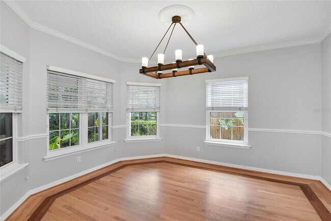 Photo - 1580 Oakhurst Ave