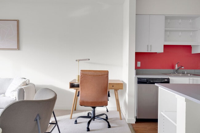 Photo - 330 3rd Ave W Unidad FL5-ID3627A