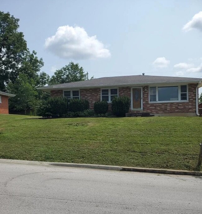 Photo - 1951 Elmwood Dr E