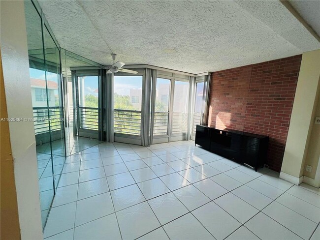 Photo - 1830 Sabal Palm Dr Unidad 406