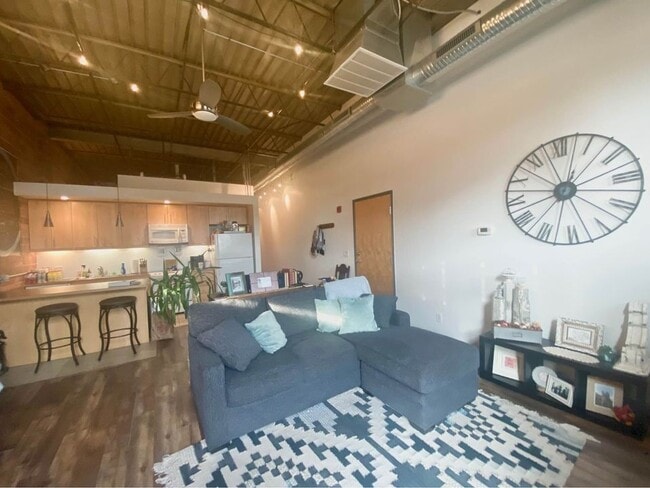 Photo - 301 E Court Ave