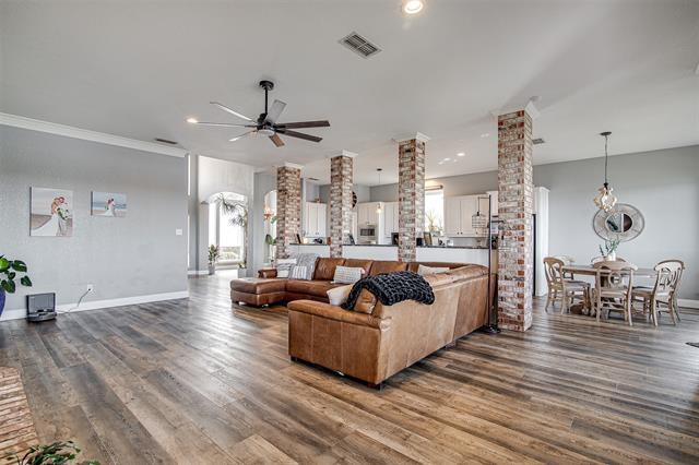 Photo - 4308 Enchanted Oaks Dr House