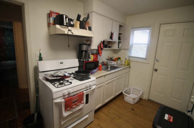 Photo - 1631 Longfield Ave