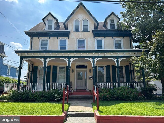 Building Photo - 521 Leverington Ave Unit 1B Rental
