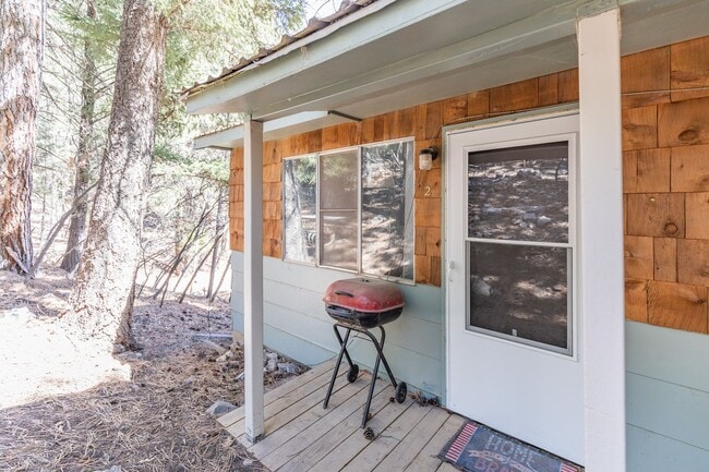 Building Photo - Cozy One Bedroom One Bath Retreat -  FURNI... Rental
