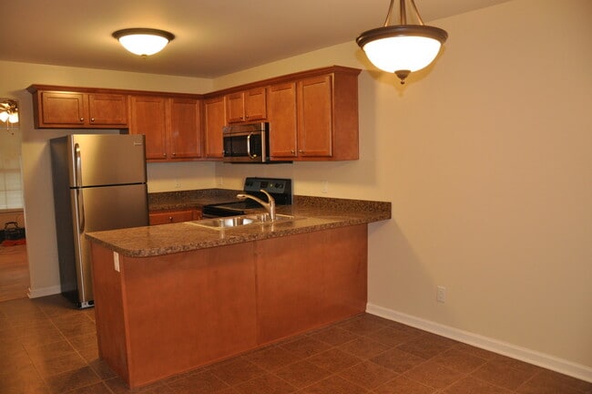 Photo - Big Brown - Walk to UK Pre-Leasing Now  Fa...