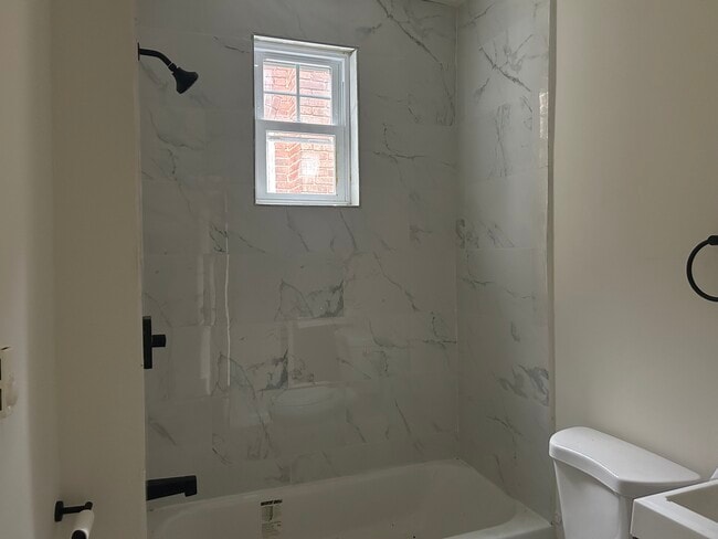 Photo - 2810 Winchester St