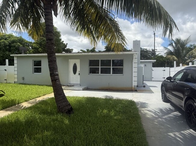Building Photo - 2329 Fairway Dr Rental