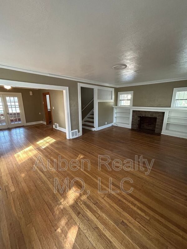 Photo - 5300 Harrison St