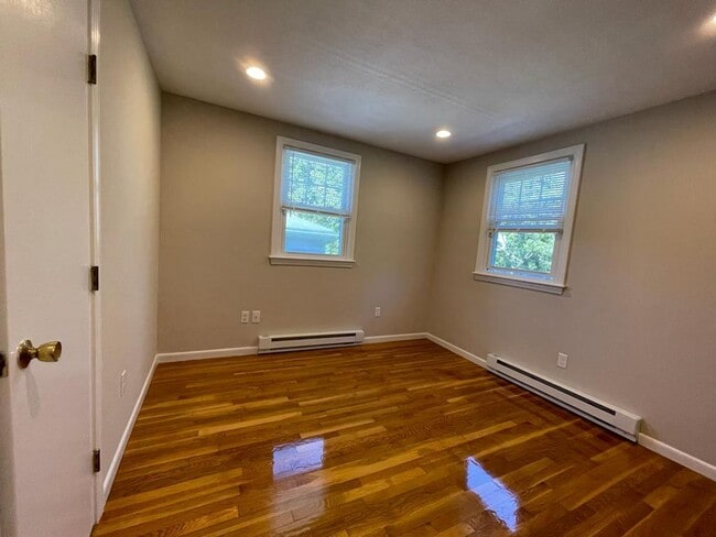 19-21-21 Orient Ave Unit 21