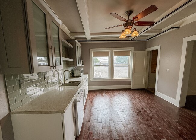 Building Photo - 1120NW Unit 1120NW 2