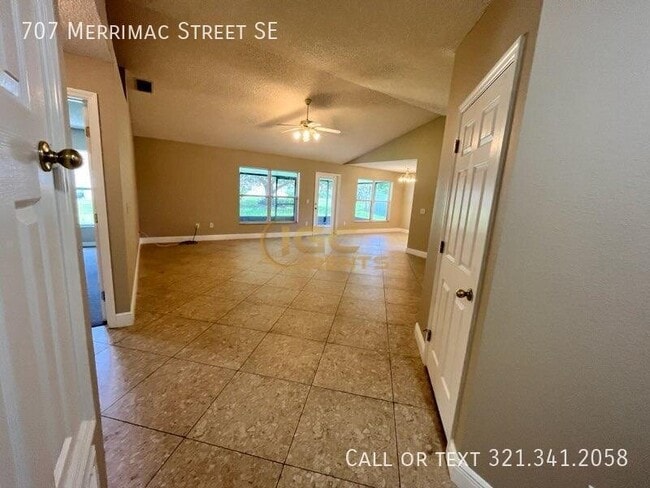 Photo - 707 Merrimac St SE