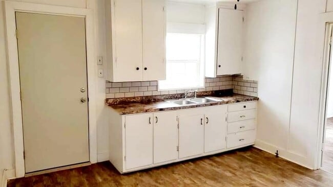 Building Photo - 1002 Runnels St Unit A Rental
