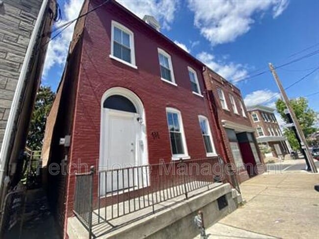 Building Photo - 633 Manor St