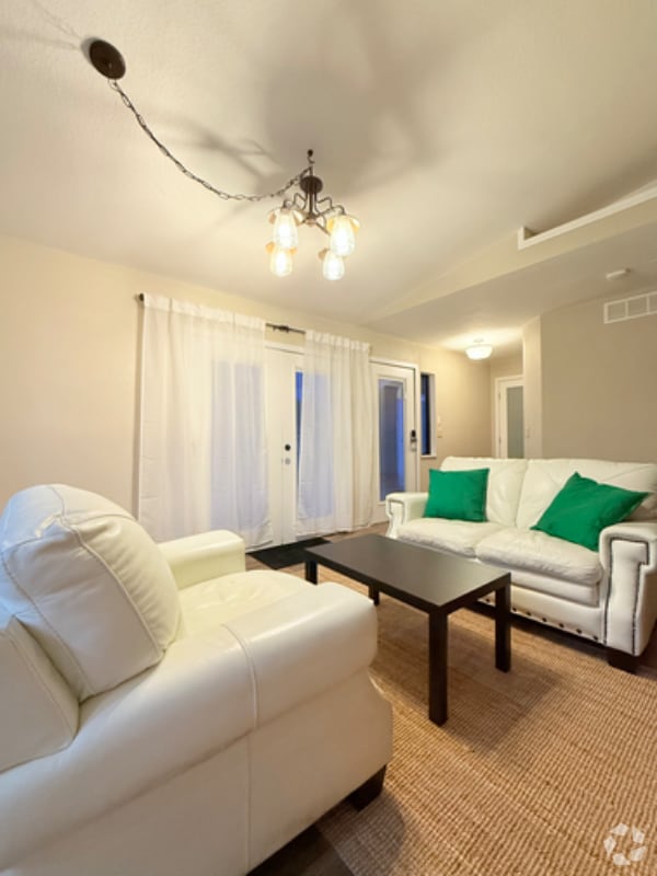 Building Photo - 301 W Mangrum Dr Rental