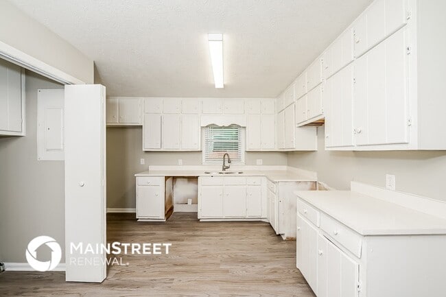 Photo - 188 Bridgewood Dr SE