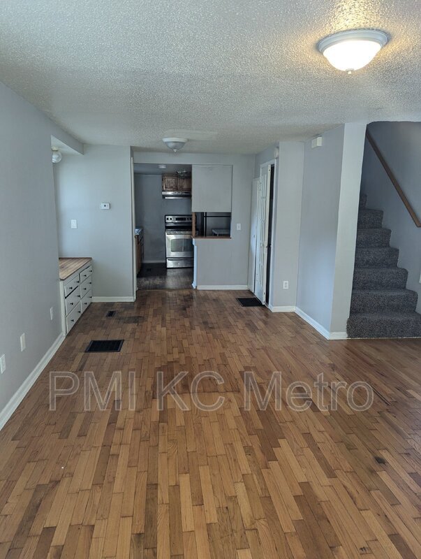 Photo - 724 S Grand Ave