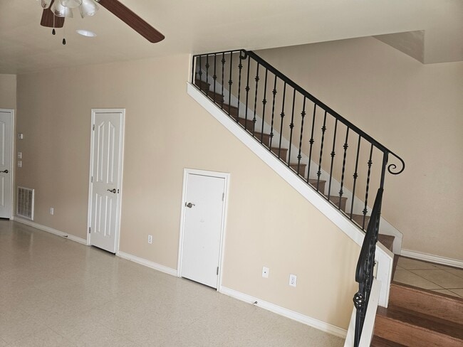 Photo - 804 N Taylor Rd