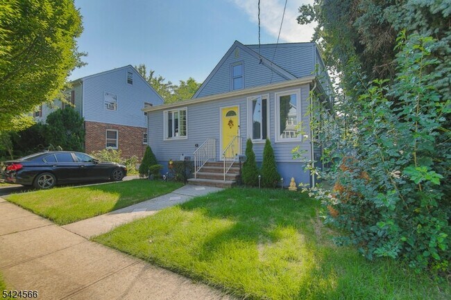 433 Ainsworth St