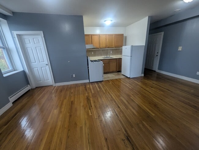 Building Photo - 672 Congress Ave Unit 4