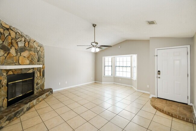 Photo - 1834 Manitoba Ct N
