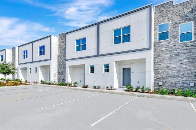 Building Photo - 372 Famagusta Dr