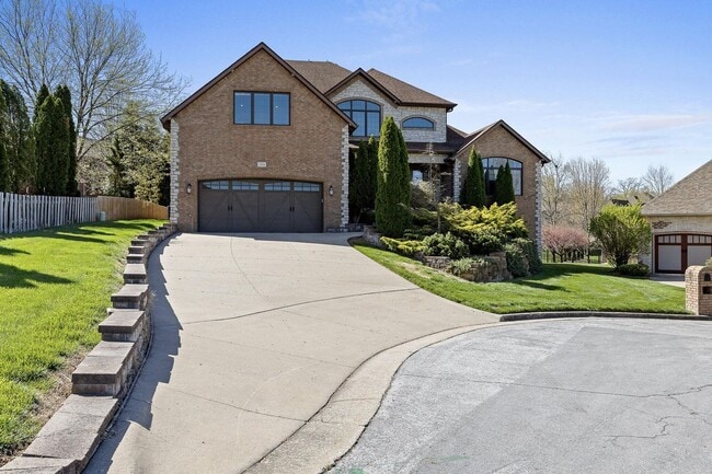 Photo - 5 Bedroom Dream Home!