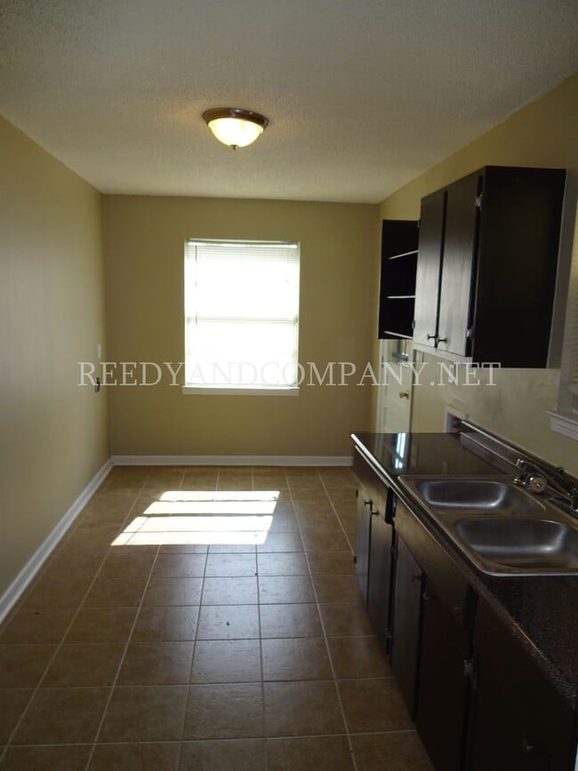 Photo - 1645 Kilarney Ave