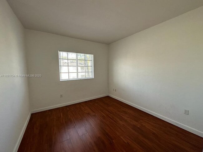 Photo - 372 NE 26th Pl Unidad 206