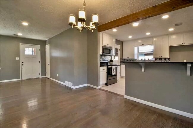 Photo - 10616 Greystone Ave