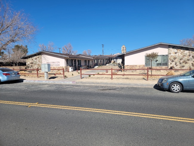 Building Photo - 19170 CA-18