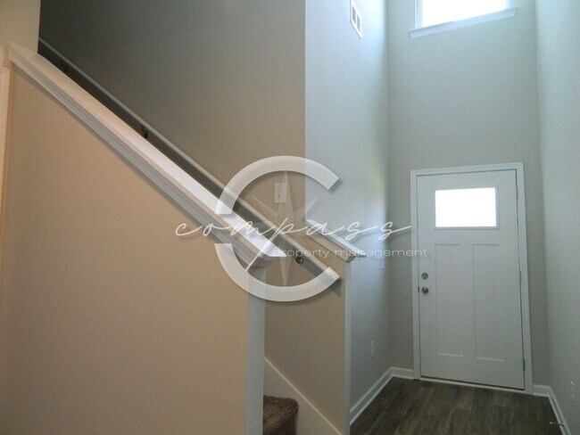 101 Squarewood Ln