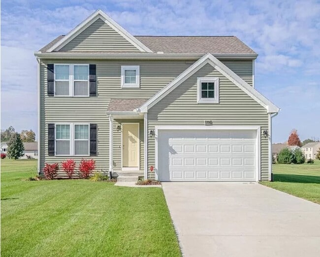 Large Newer Colonial for Lease - Large Newer Colonial for Lease