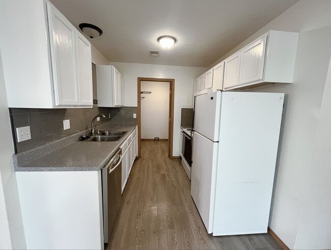 Photo - 230 E Eagle Cir