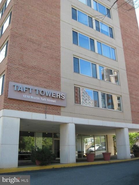 Building Photo - 1210 N Taft St Unit 206 Rental