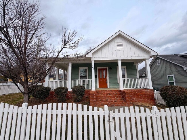 Building Photo - Charming 3-Bedroom Home in the Heart of Raleigh!