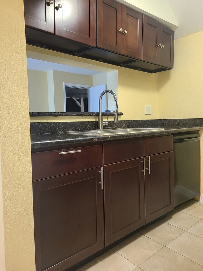 Photo - 752 Memorial Mews St Unit B