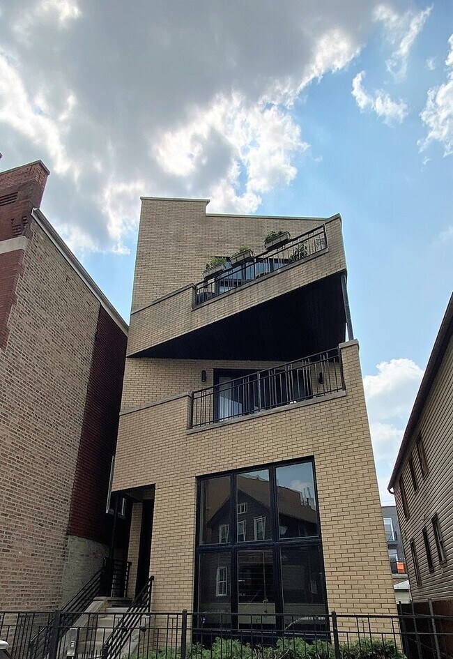 Building Photo - 1531 W Fry St Rental