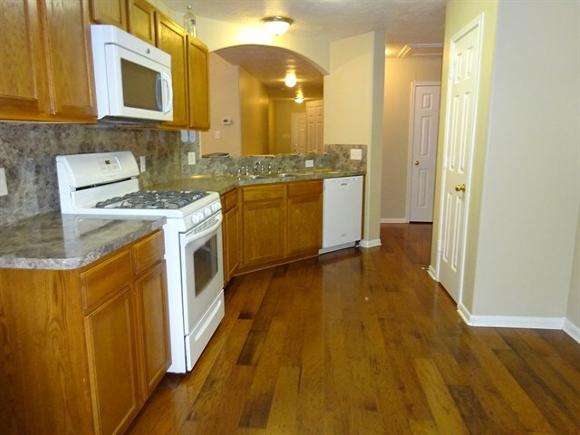 Photo - 7111 Brown Bark